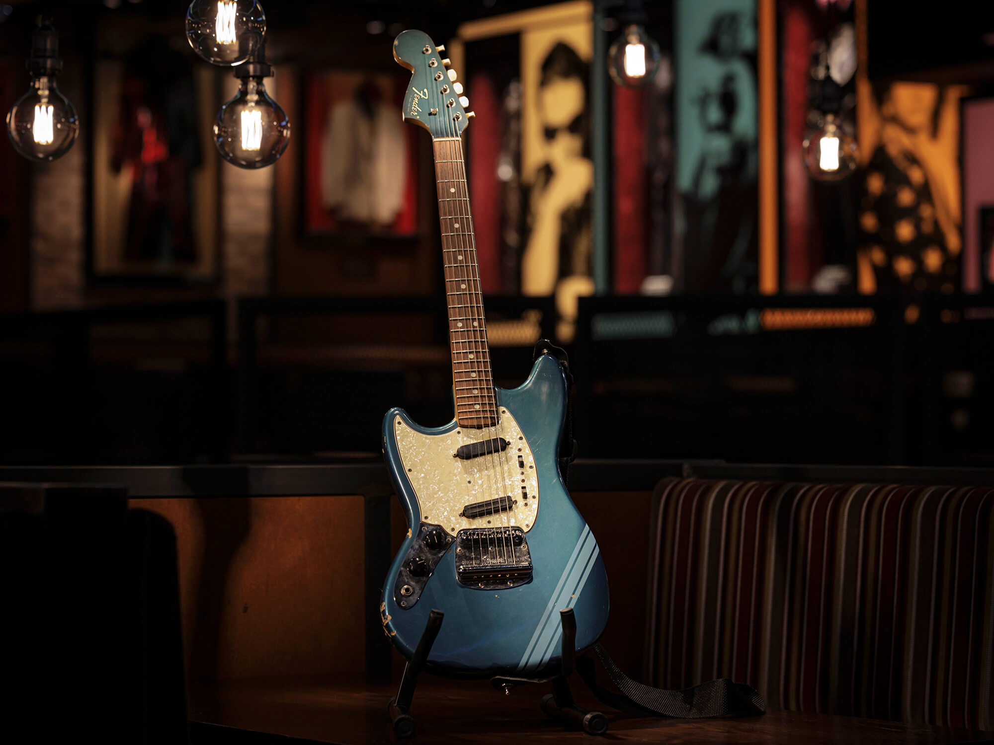 The Fender Mustang used by Kurt Cobain in the ‘Smells Like Teen Spirit’ music video on display at Hard Rock Cafe in Piccadilly Circus, 2022, photo by Rob Pinney/Getty Images